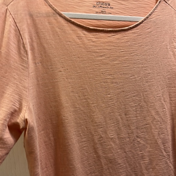 Chico’s “the ultimate tee” 3/4 sleeve soft pink/peach Size 2. 60%cotton 40%model - Picture 3 of 7